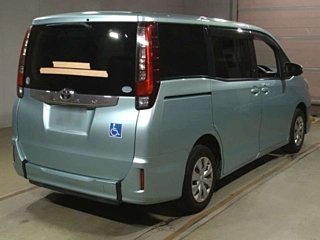 TOYOTA NOAH 2014