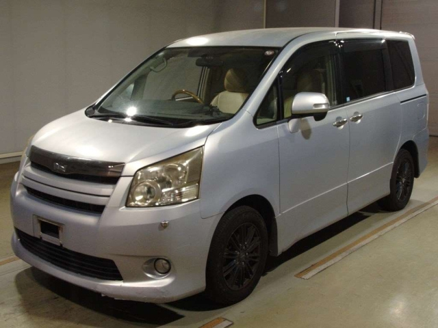 TOYOTA NOAH 2008