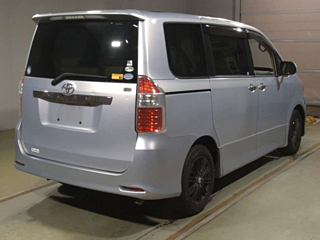 TOYOTA NOAH 2008