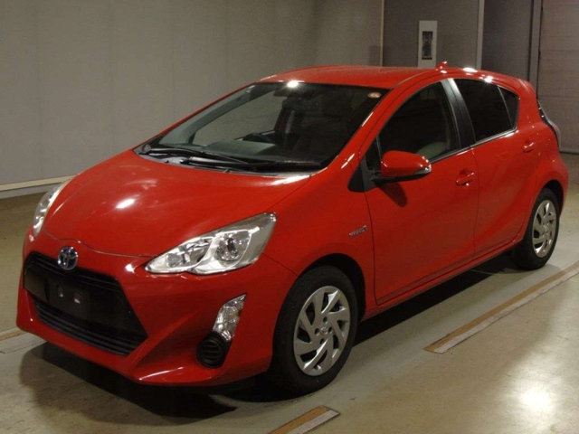 TOYOTA AQUA 2015