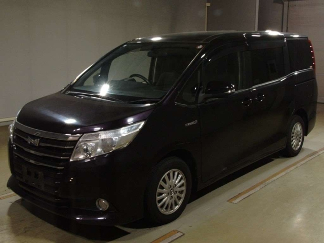 TOYOTA NOAH 2015