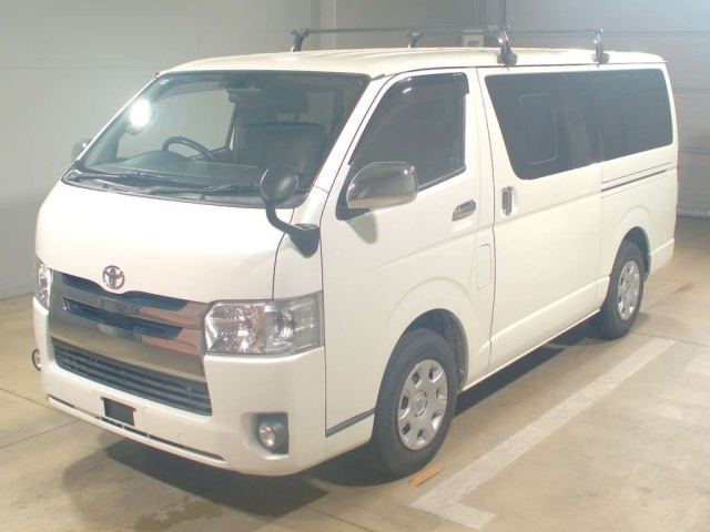 TOYOTA HIACE VAN 2018