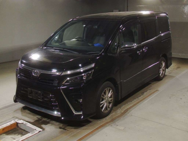 TOYOTA VOXY 2019