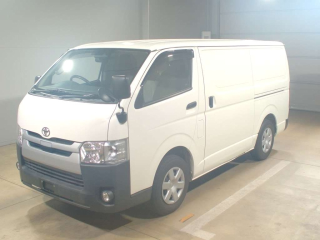 TOYOTA HIACE VAN 2020