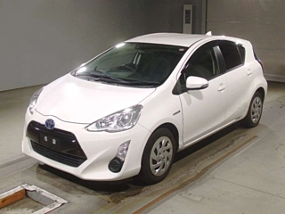 TOYOTA AQUA 2016