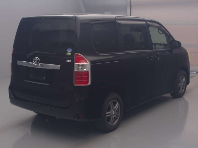 TOYOTA NOAH 2008