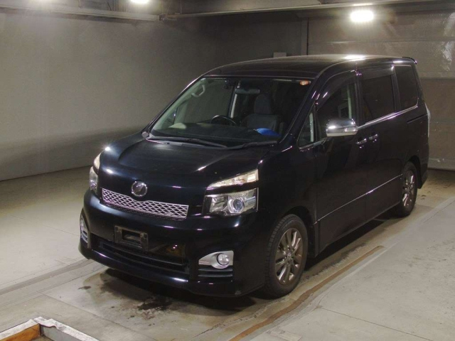 TOYOTA VOXY 2011