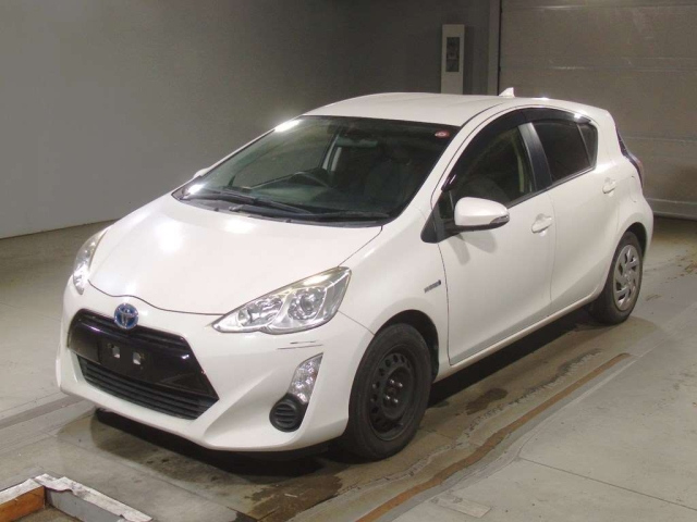 TOYOTA AQUA 2016