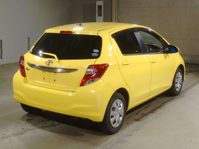 TOYOTA VITZ 2015