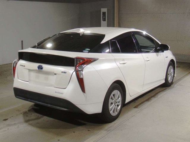 TOYOTA PRIUS 2016