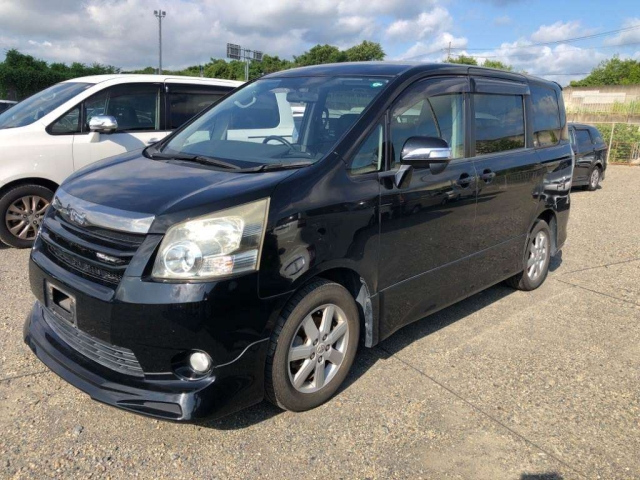 TOYOTA NOAH 2009