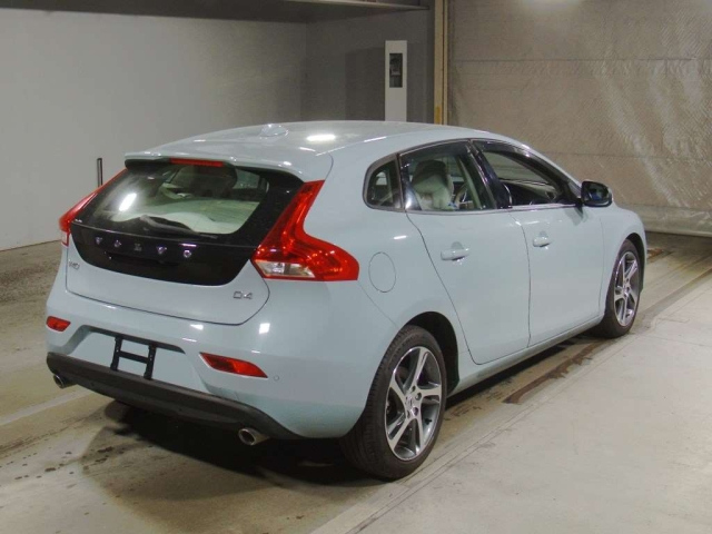 VOLVO V40 2017