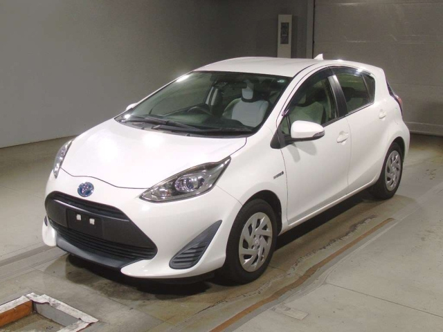 TOYOTA AQUA 2017