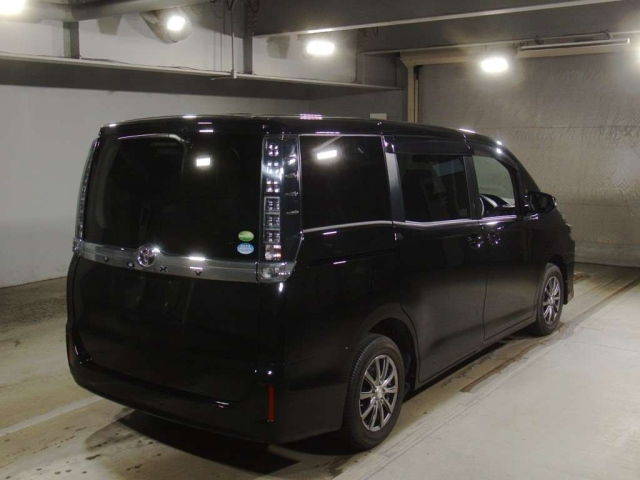 TOYOTA VOXY 2016