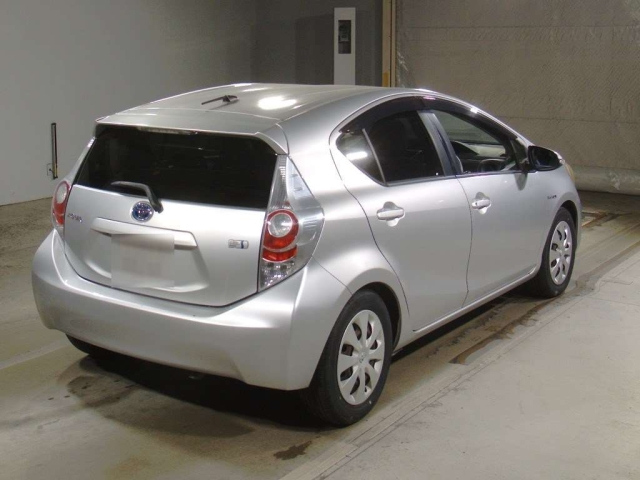 TOYOTA AQUA 2012