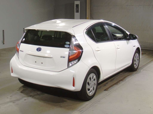 TOYOTA AQUA 2017