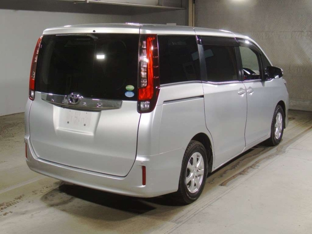 TOYOTA NOAH 2015