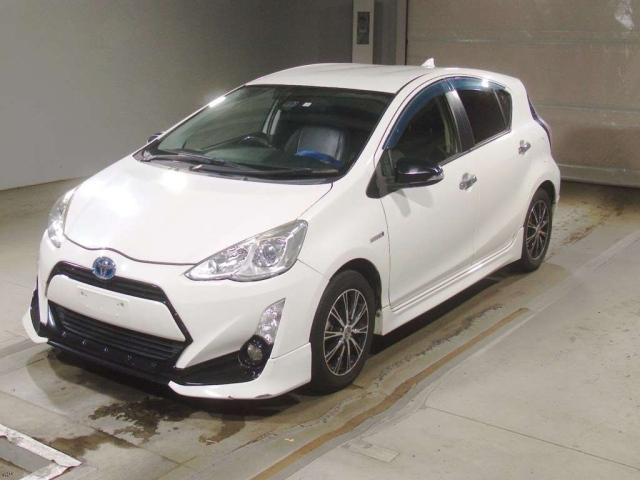 TOYOTA AQUA 2016