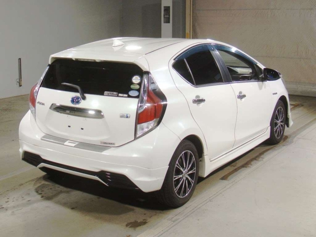 TOYOTA AQUA 2016