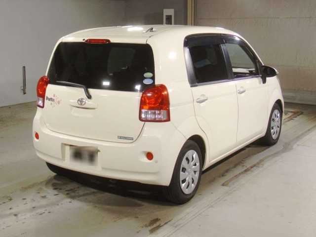TOYOTA PORTE 2012