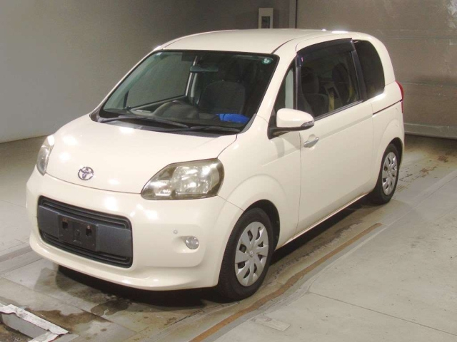 TOYOTA PORTE 2012