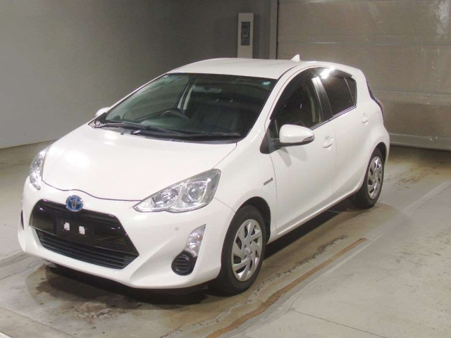 TOYOTA AQUA 2015