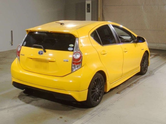 TOYOTA AQUA 2013
