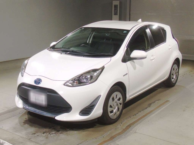 TOYOTA AQUA 2019
