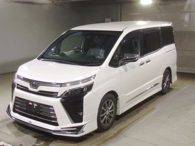 TOYOTA VOXY 2018
