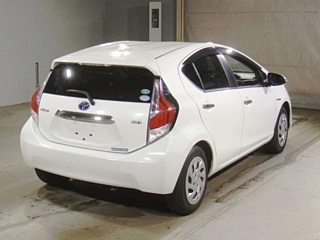 TOYOTA AQUA 2016