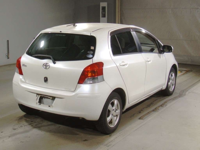 TOYOTA VITZ 2010