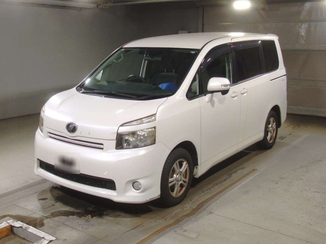 TOYOTA VOXY 2009