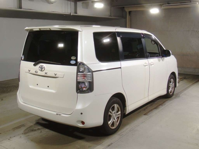 TOYOTA VOXY 2009