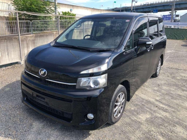 TOYOTA VOXY 2010