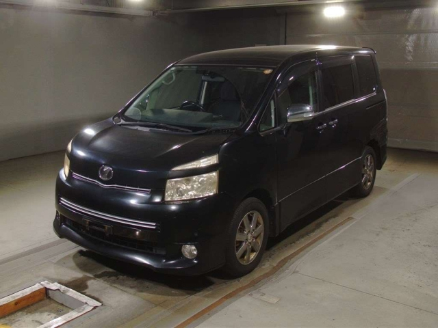 TOYOTA VOXY 2009