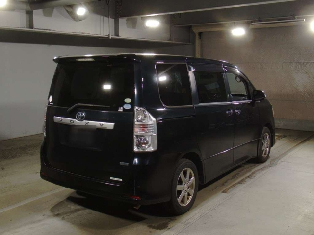 TOYOTA VOXY 2009