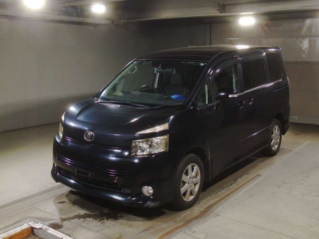 TOYOTA VOXY 2009