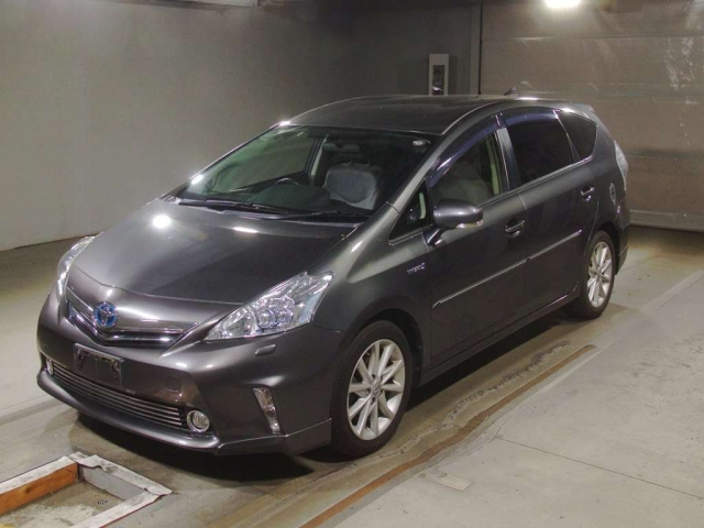 TOYOTA PRIUS ALPHA 2012