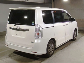 TOYOTA VOXY 2012