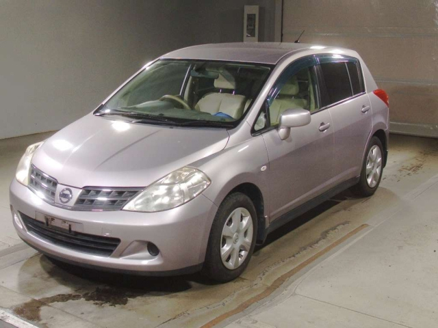 NISSAN TIIDA 2010