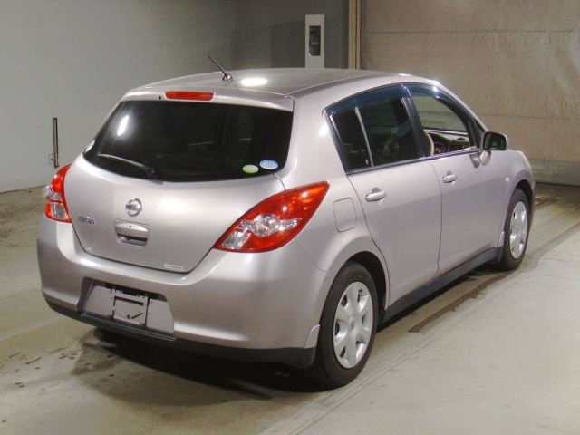 NISSAN TIIDA 2010