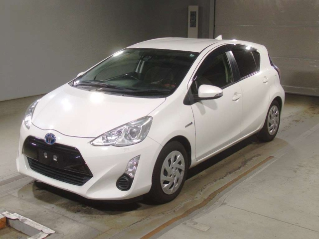 TOYOTA AQUA 2015