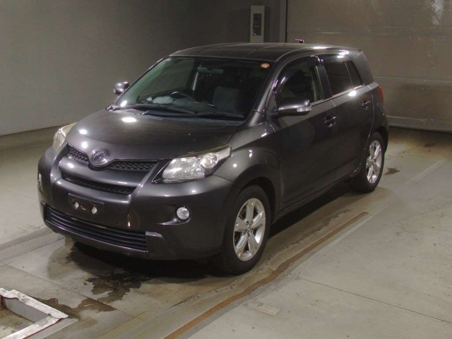 TOYOTA IST 2013