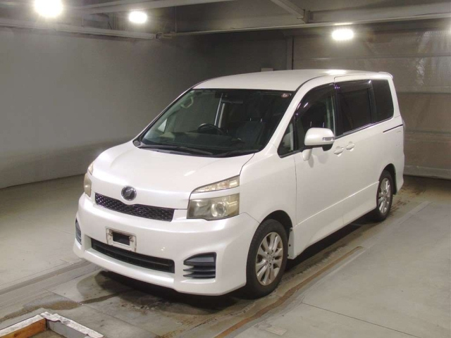 TOYOTA VOXY 2010
