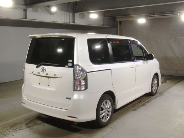 TOYOTA VOXY 2010