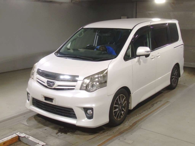 TOYOTA NOAH 2012