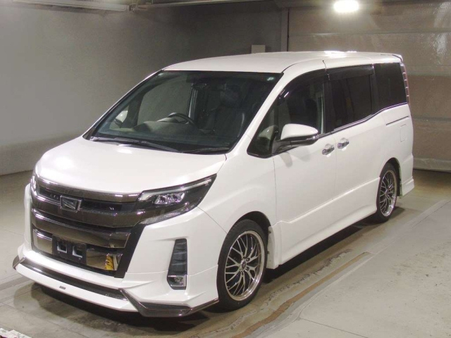 TOYOTA NOAH 2018