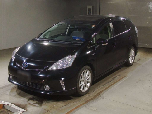 TOYOTA PRIUS ALPHA 2012