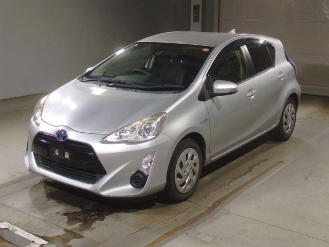 TOYOTA AQUA 2016