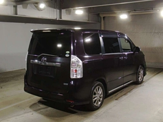 TOYOTA VOXY 2012